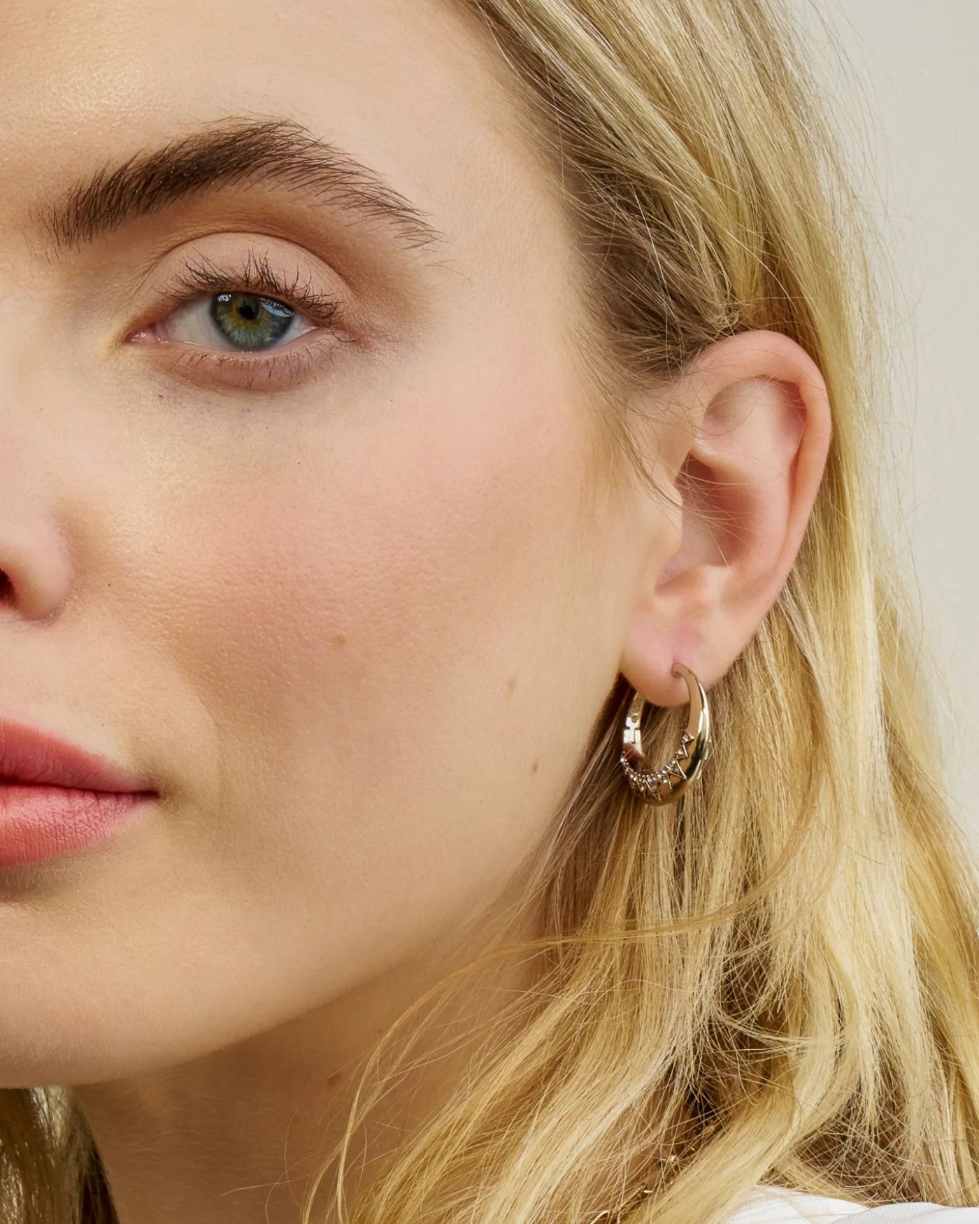 Sol Hoop Earrings with Hand-Set Pavé Stones