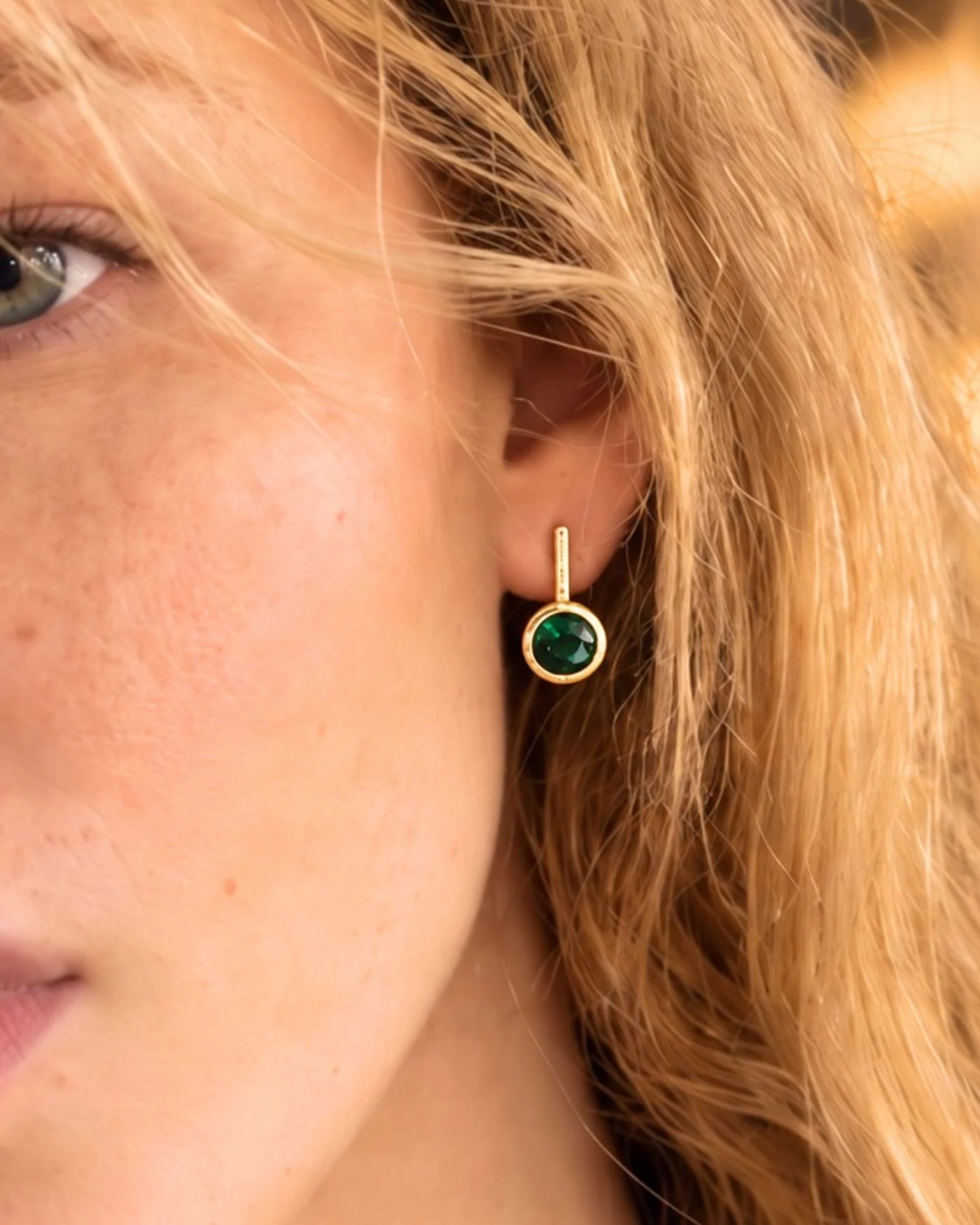 Ava Bar Stud Earrings in Emerald with Bezel-Set Glass Cabochon